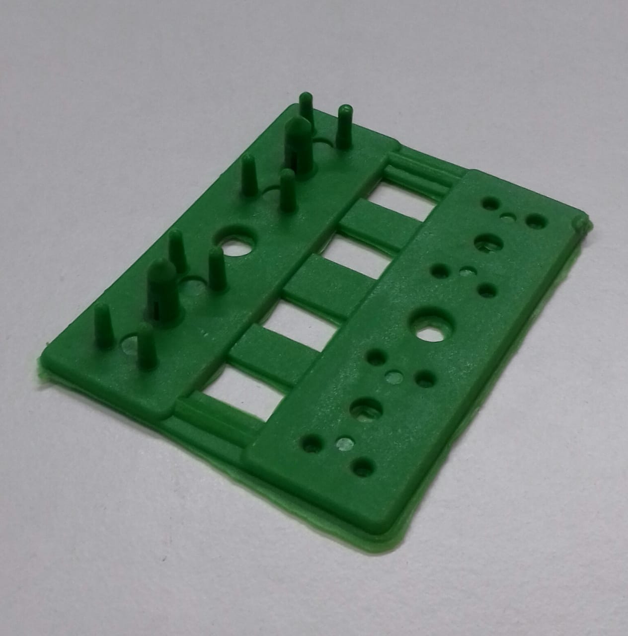 (BROVE) BROCHE PLASTICO P/ TEJIDO 1/2 SOMBRA VERDE - FERRETERIA - BROCHES PARA MEDIA SOMBRA